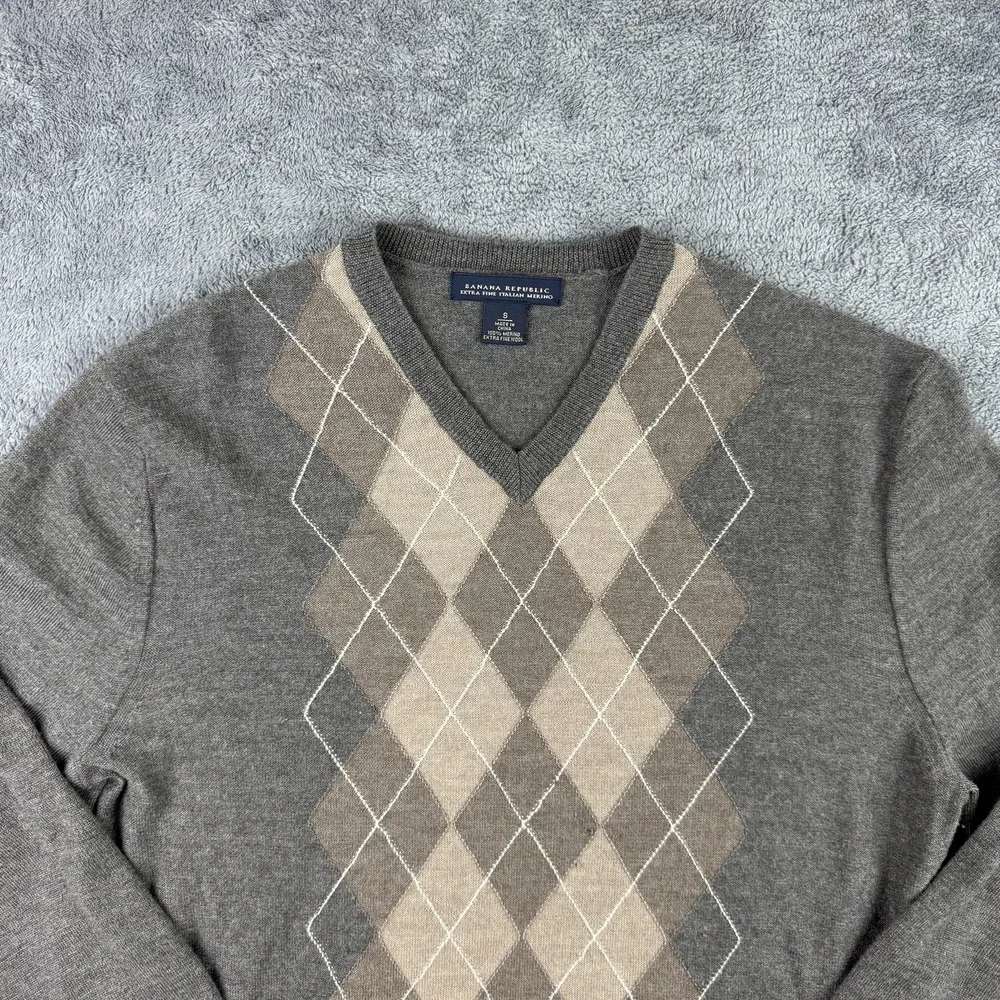 Banana Republic Sweater Mens Small‎ Gray 100% Merino Wool V Neck Argyle Pullover
